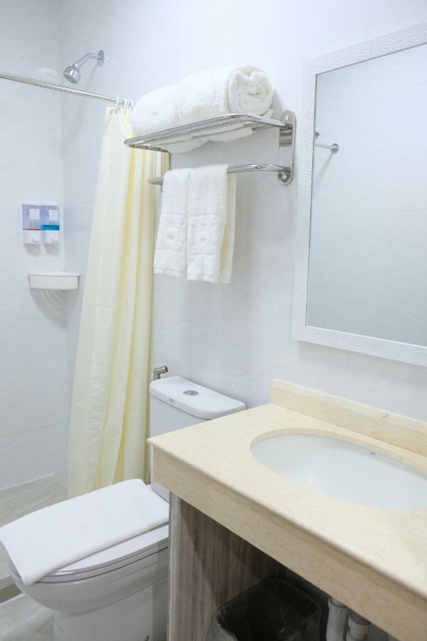 Hampton Suites Davao City Kültér fotó